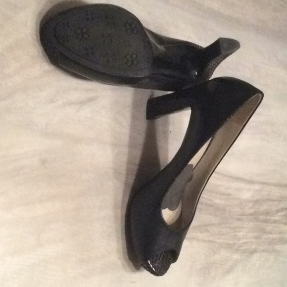 COPY - Black Naturalizer Shoes open toe - Picture 12 of 12